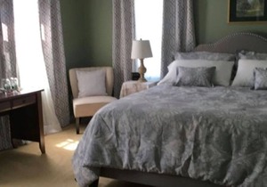 Williston Village INN- Brass room with King size Bed for two people