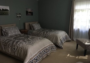 Williston Village INN- Twin room with 2 twin size beds. Acc. for 2 people