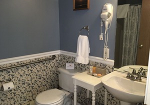 Williston Village INN- Twin room with 2 twin size beds. Acc. for 2 people