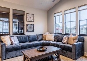 Winter Availability! Welcoming, Modern Condo with Three Bedrooms plus a Flex Bonus Room