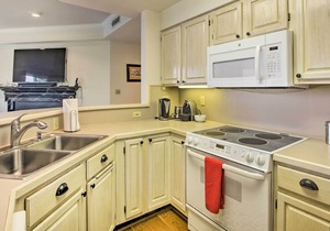 Wintergreen Condo w/ Mtn Views & Shuttle to Resort