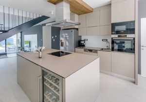 Wonderful House in Sutivan with Private Parking and Direct View