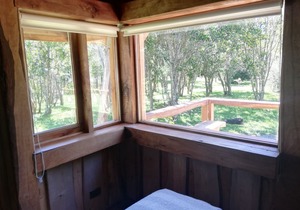 Wonderful rustic cabin 2, with native logs, on the banks of the Trancura River