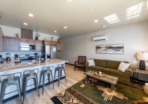 Wonderful Triplex Unit With Spectacular Lake View!