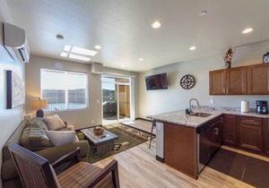 Wonderful Triplex Unit With Spectacular Lake View!