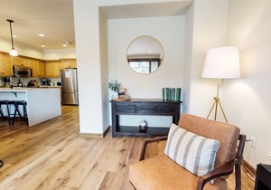 Woodwinds 1265 Luxury Townhouse, Private Hot Tub, 2 Car Garage by RedAwning