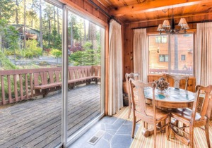Zephyr Cove Cabin, Walk to Private Beach and Pier, Roku TV, Family Friendly