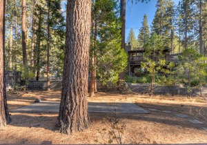 Zephyr Cove Cabin, Walk to Private Beach and Pier, Roku TV, Family Friendly