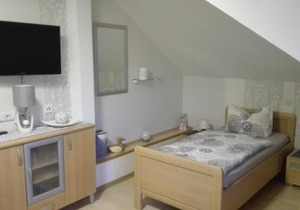 Zimmer Schmitz