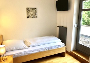 Zweibettzimmer mit Dusche und WC