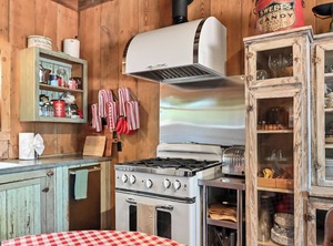 Ada Peach Street Hideaway | Fredericksburg