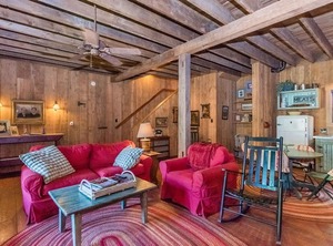 Ada Peach Street Hideaway | Fredericksburg