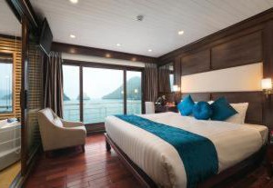 Alisa Cruise | Ha Long