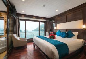 Alisa Cruise | Ha Long