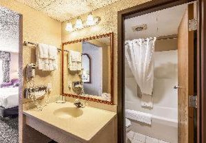 Clarion Hotel | West Baraboo