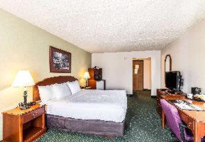 Clarion Hotel | West Baraboo