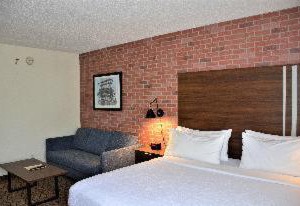 Burrstone Inn Hotel | New Hartford