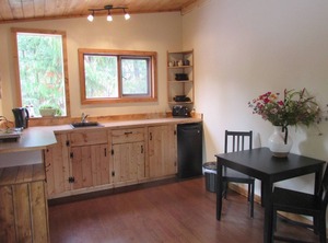 Cedar Cottage Cozy Experience | Kaslo