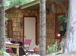 Cedar Cottage Cozy Experience | Kaslo