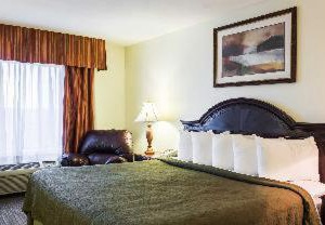 Quality Inn Suites Airport North | Buffalo Ridge