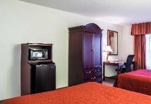 Quality Inn Suites Airport North | Buffalo Ridge