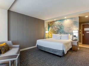 Courtyard | Baie-D'Urfe