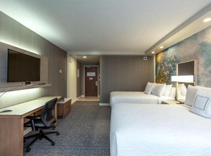 Courtyard | Baie-D'Urfe