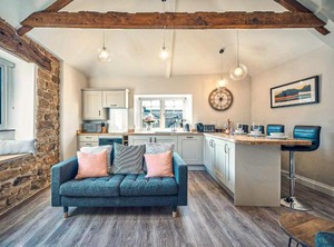 The Cottage | Wall