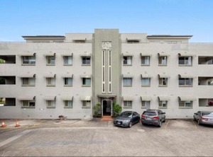 Hampton Court | Clayfield