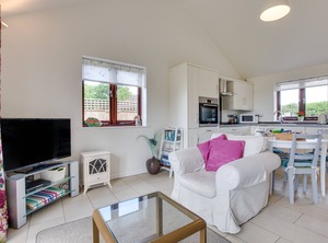 Hexden Lea | Ewhurst Green