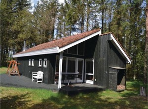 Holiday Thomas | Hals