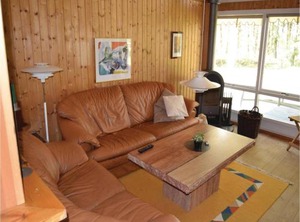 Holiday Thomas | Hals