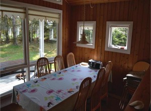 Holiday Thomas | Hals