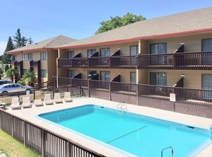 Howard Johnson | Sumner