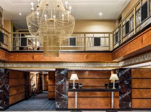 Inn At Neck Bw | Great Neck Plaza