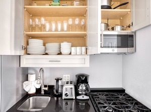 E St Downtown | Ukrainian Village