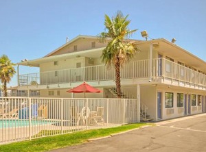 Motel Blackstone | Raisin