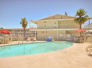 Motel Blackstone | Raisin