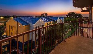 Orangewood Inn Suites Kansas City Airport | Waldron