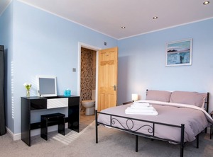 Pass The Keys Picture Village | Ombersley