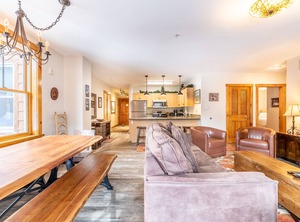 Buffalo Lodge | River Run