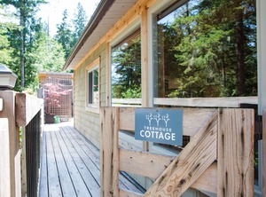Cove Waterfront Cottage | Halfmoon Bay