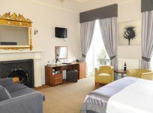 The Salisbury Hotel | Newington