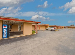 Travelers Inn Midwest City | Midwest City