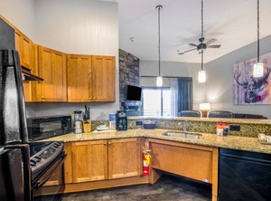 Wyndham Glacier Canyon Baraboo | Lake Delton