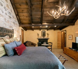 Austin Street Retreat Eli 