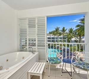 Beach Club Palm Cove 