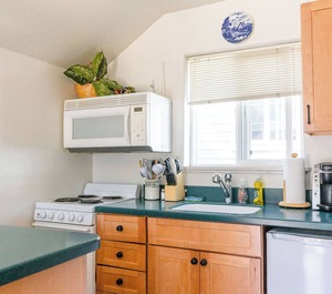 Located Downtown Cottage 