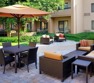 Courtyard Lexington Place 