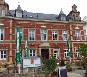 Haardter Winzer Apt Decorated